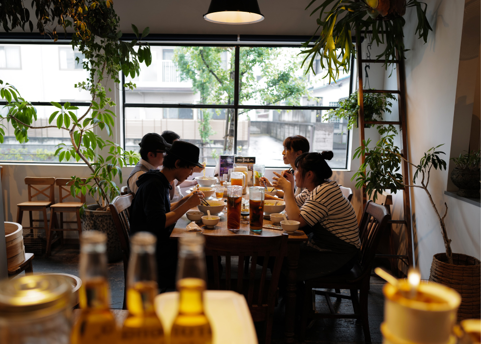 美味しい食事 楽しいひと時を ブラウンオニオンと共に